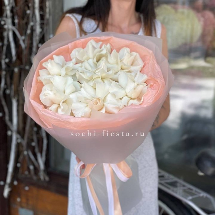 7 Белых французских роз в Новороссийске