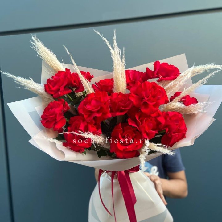 15 Красных французских розы в Новороссийске