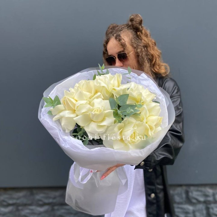 7 Белых французских роз  в Новороссийске