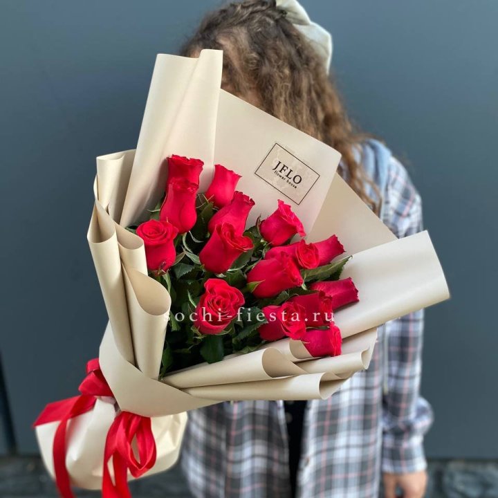 15 красных роз в Новороссийске