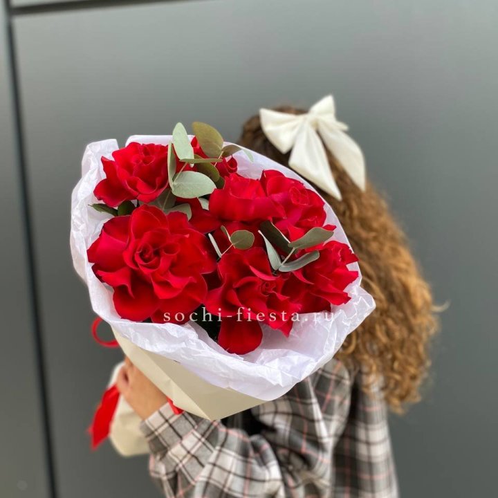 7 красных французских роз в Новороссийске