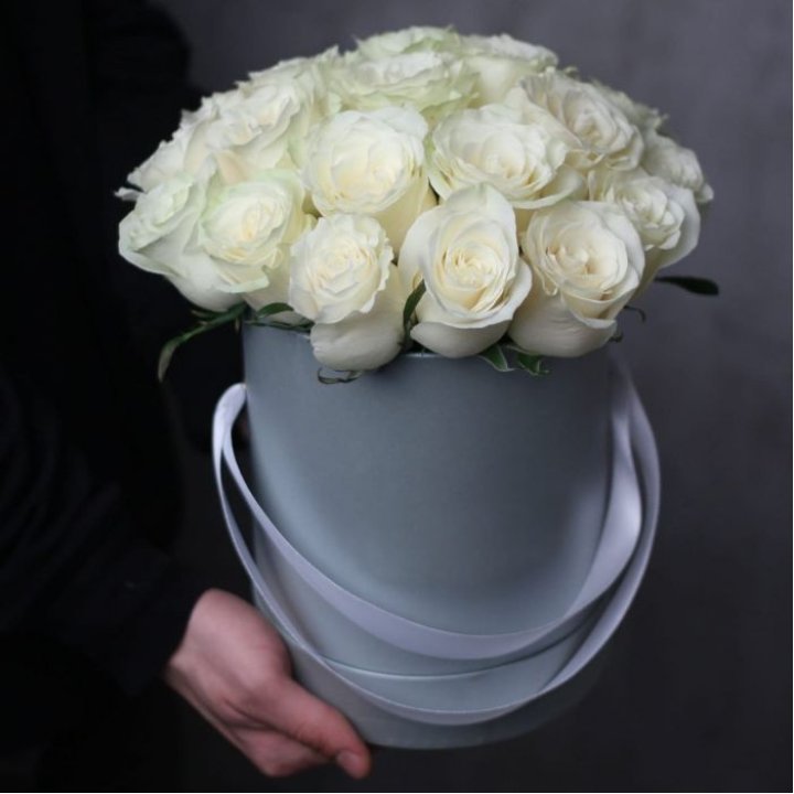 15 белых роз в цилиндре в Новороссийске