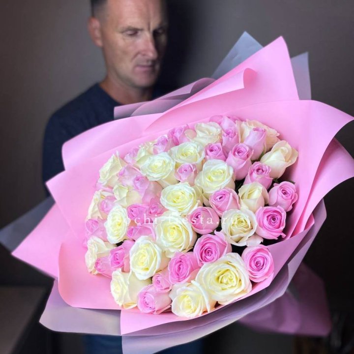 51 белых и розовых роз в Новороссийске