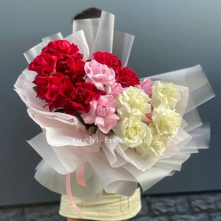 Микс из 17 роз в Новороссийске