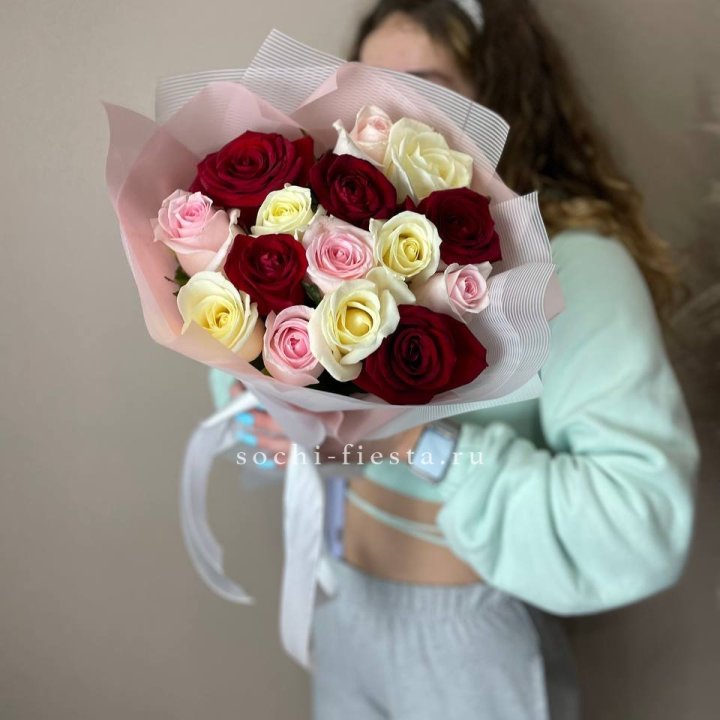 15 роз "Карусель" в Новороссийске