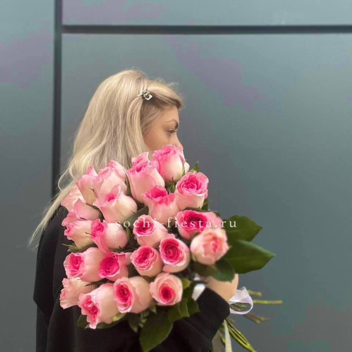  25 розовых роз в Новороссийске