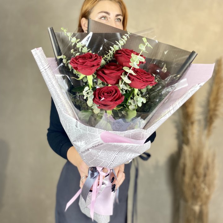 5 красных роз в Новороссийске