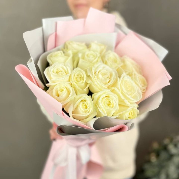 15 белых роз пудра в Новороссийске