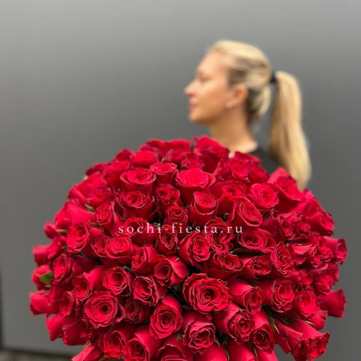 Охапка из 101 красной розы в Новороссийске