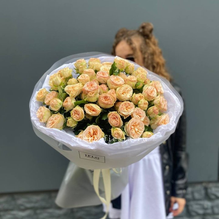 15 пионовидных роз в Новороссийске