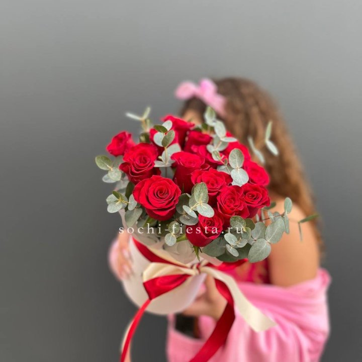 15 Красных роз в боксе №2 в Новороссийске