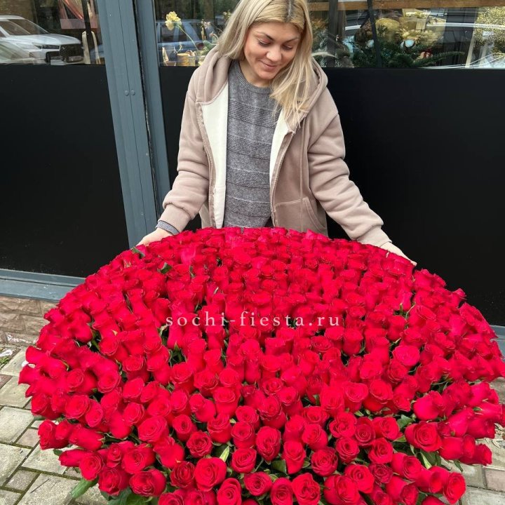 501 красная роза в корзине в Новороссийске