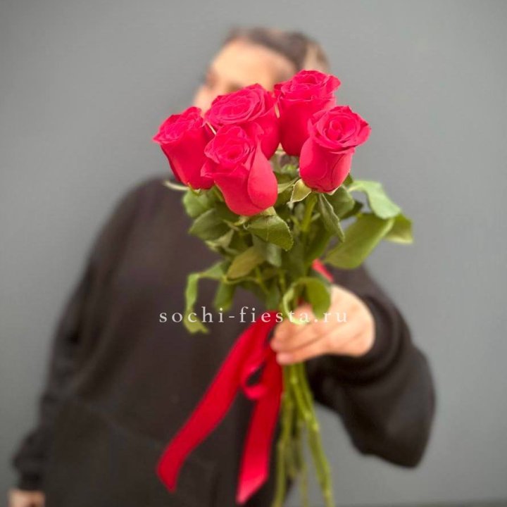Букет 5 красных роз  в Новороссийске