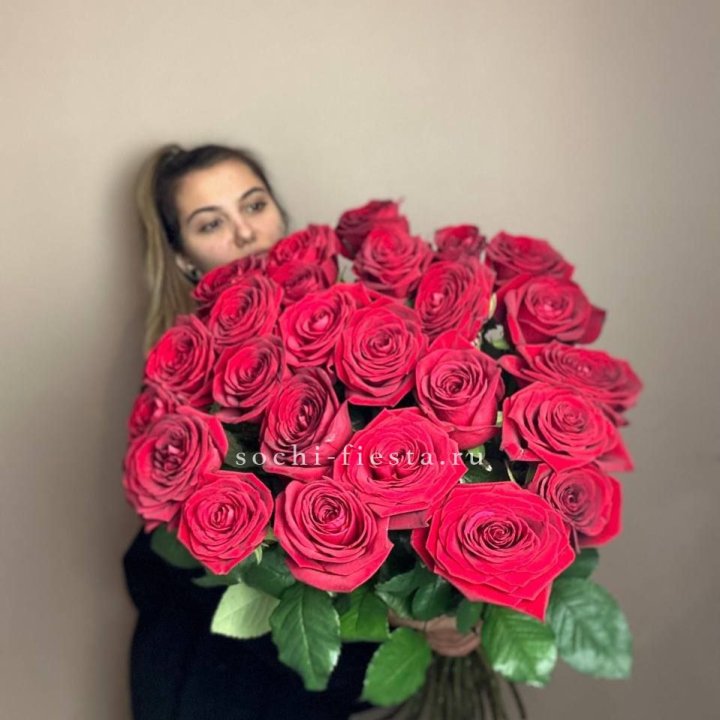 25 высоких роз в Новороссийске