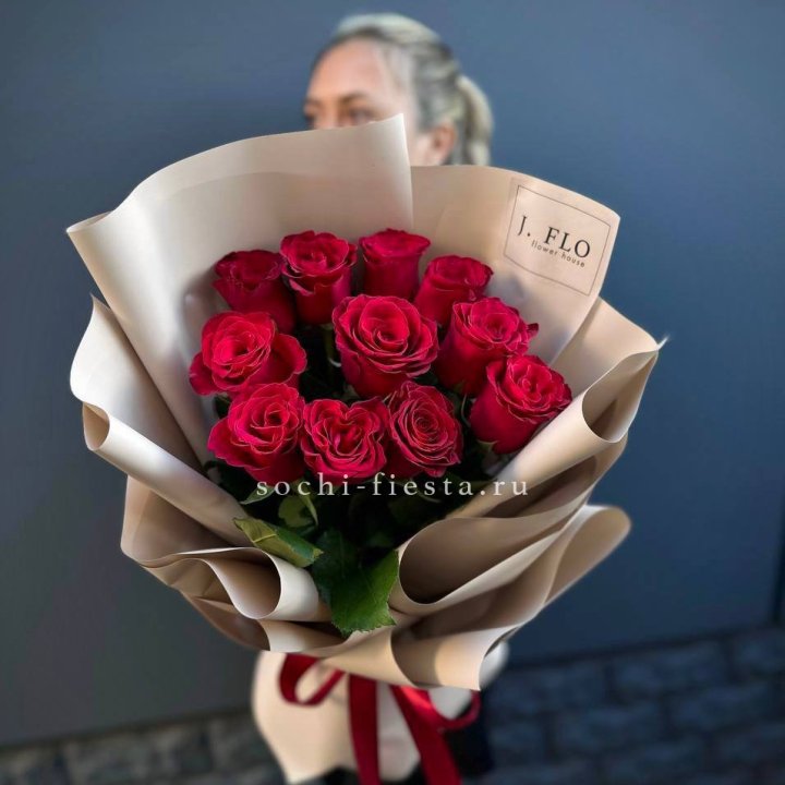 Букет красных роз "Наоми" в Новороссийске