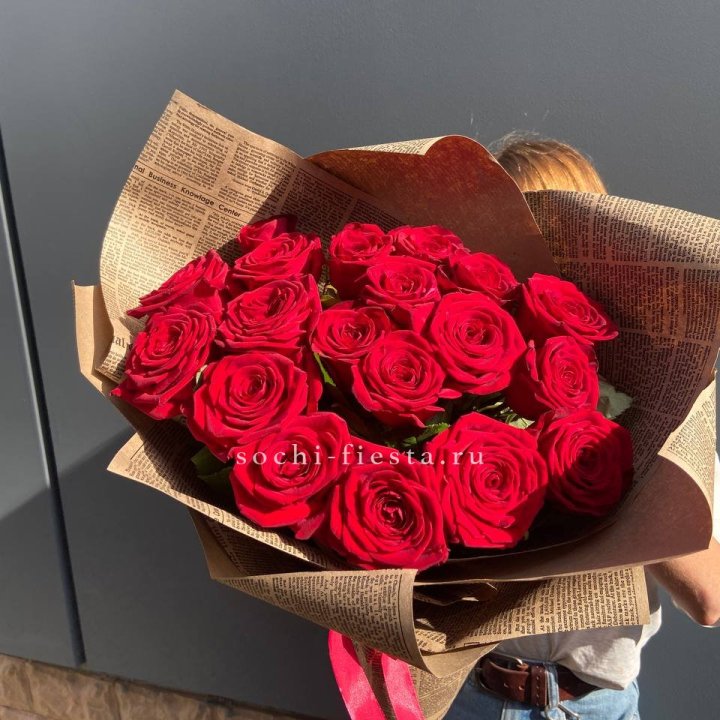 19 красных роз Леди Крафт в Новороссийске