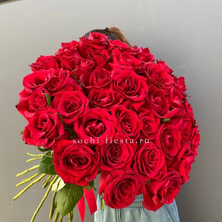 35 красных роз под ленту в Новороссийске