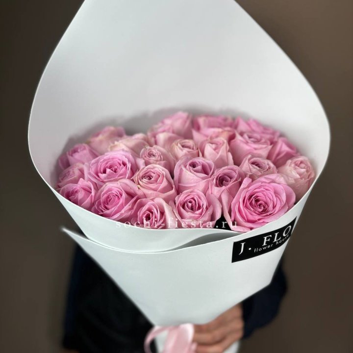 25 розовых роз в Новороссийске