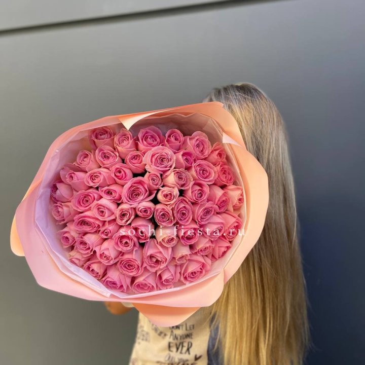 55 розовых роз в Новороссийске