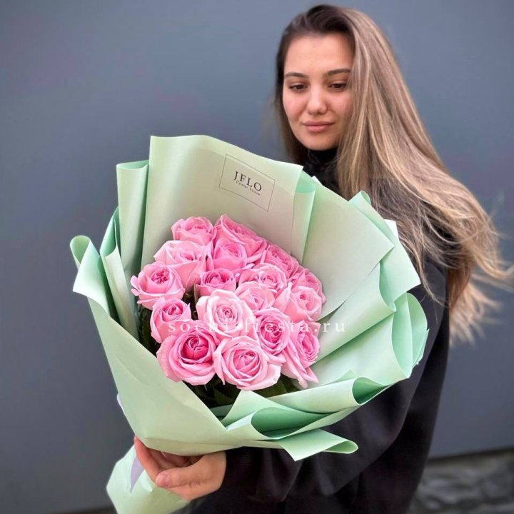17 розовых роз в Новороссийске