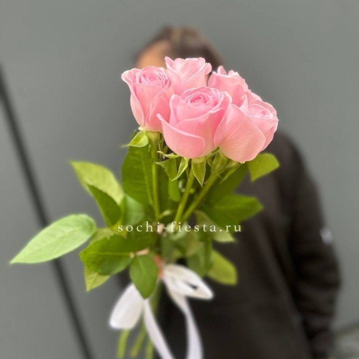 Букет 5 розовых роз  в Новороссийске