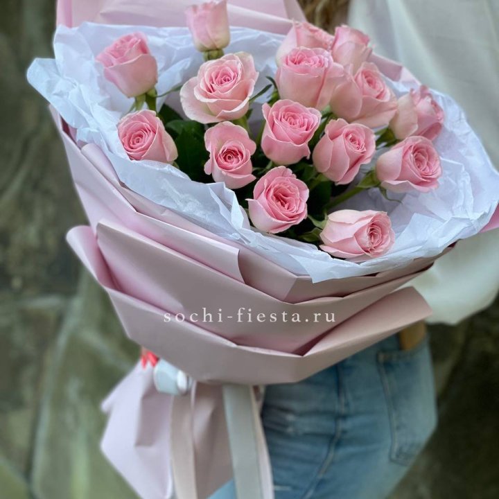Розовые розы в авторском оформлении в Новороссийске