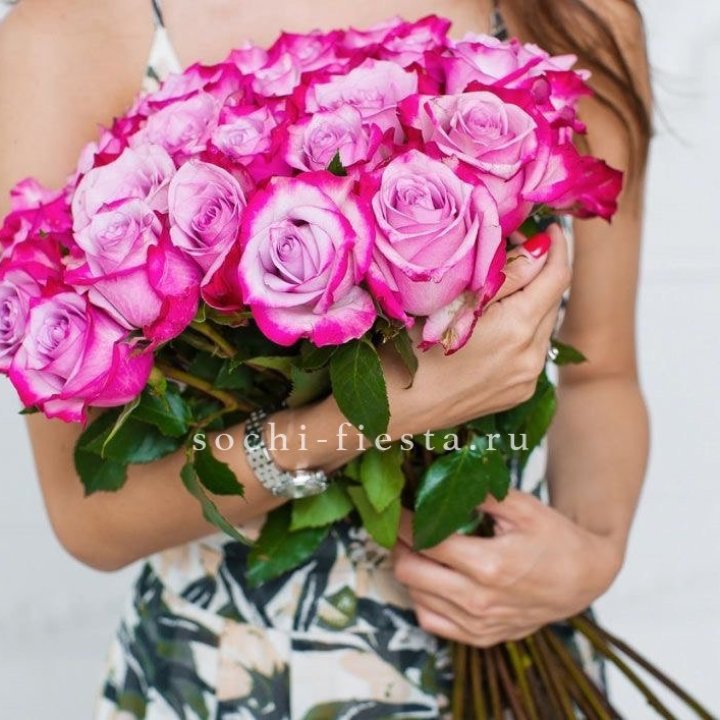 Букет высоких роз Ди перпел в Новороссийске