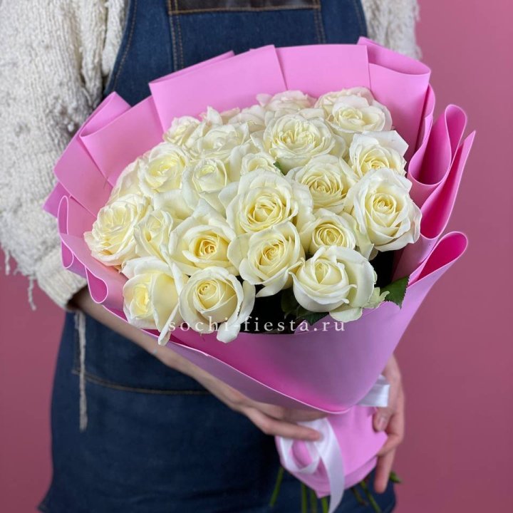 25 белых роз в Новороссийске