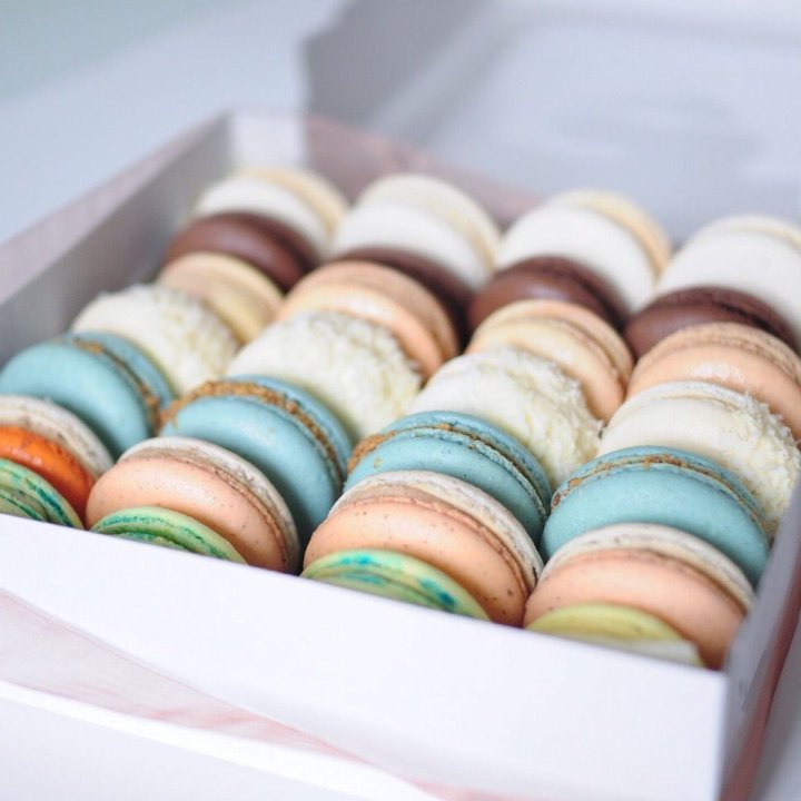 Коробка макаронс 25 шт. в Новороссийске