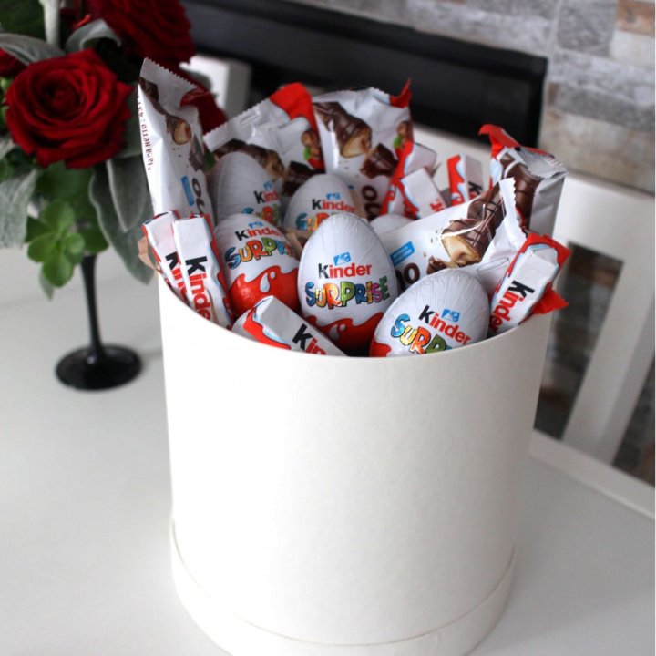 Коробка с киндерами  в Новороссийске