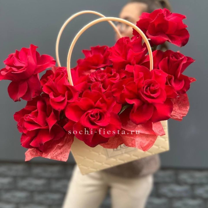 Французские розы в сумочке в Новороссийске