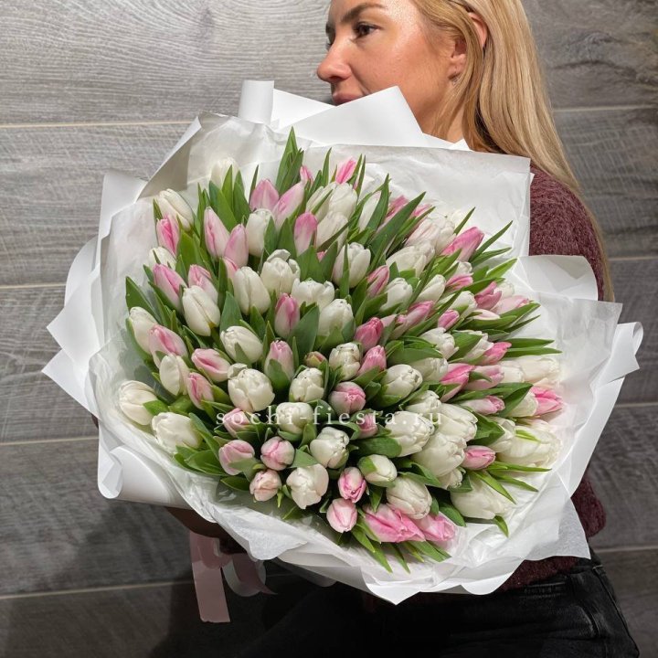 101 тюльпан нежный микс в Новороссийске