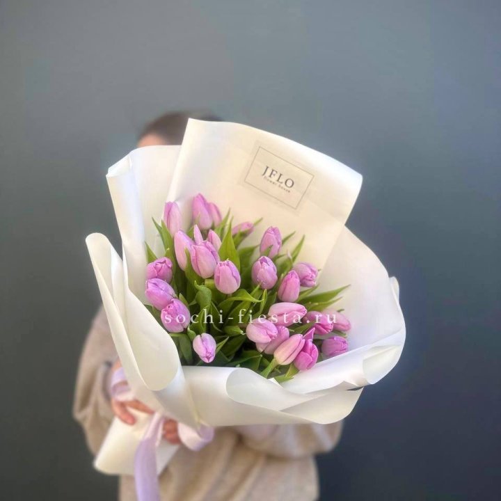 25 сиреневых тюльпанов в Новороссийске