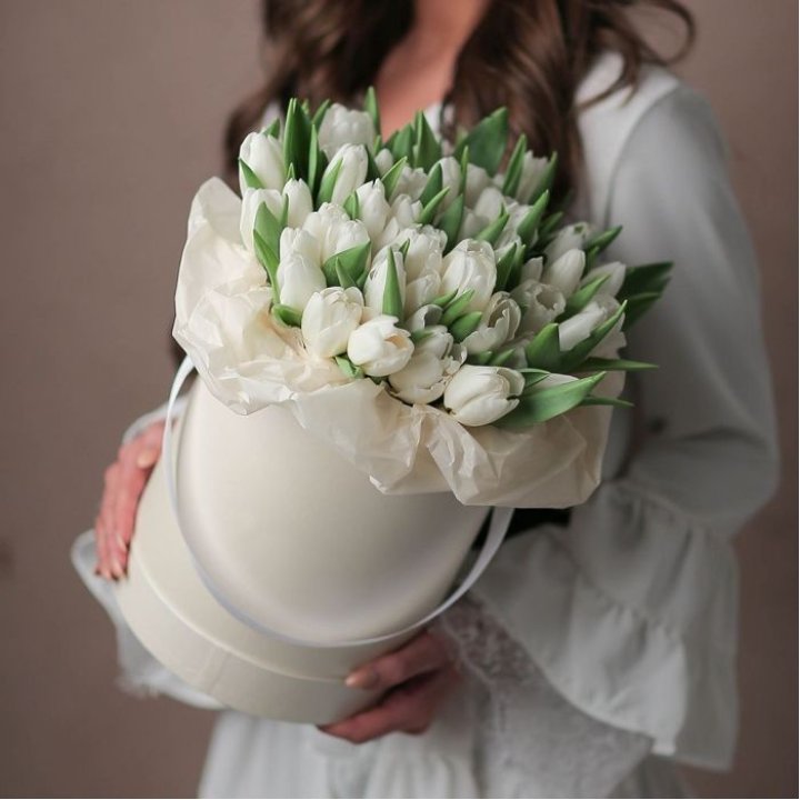 Тюльпаны в цилиндре  в Новороссийске