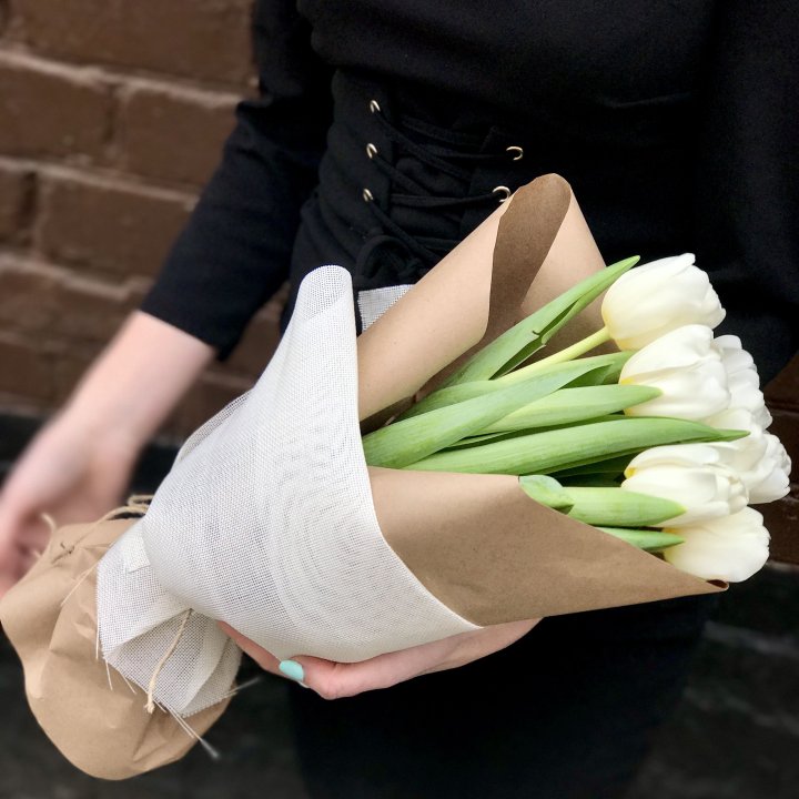 Букет белых тюльпанов в Новороссийске