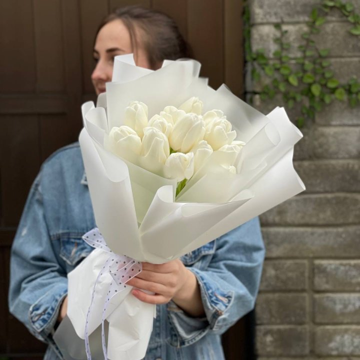 Букет белоснежных тюльпанов в Новороссийске